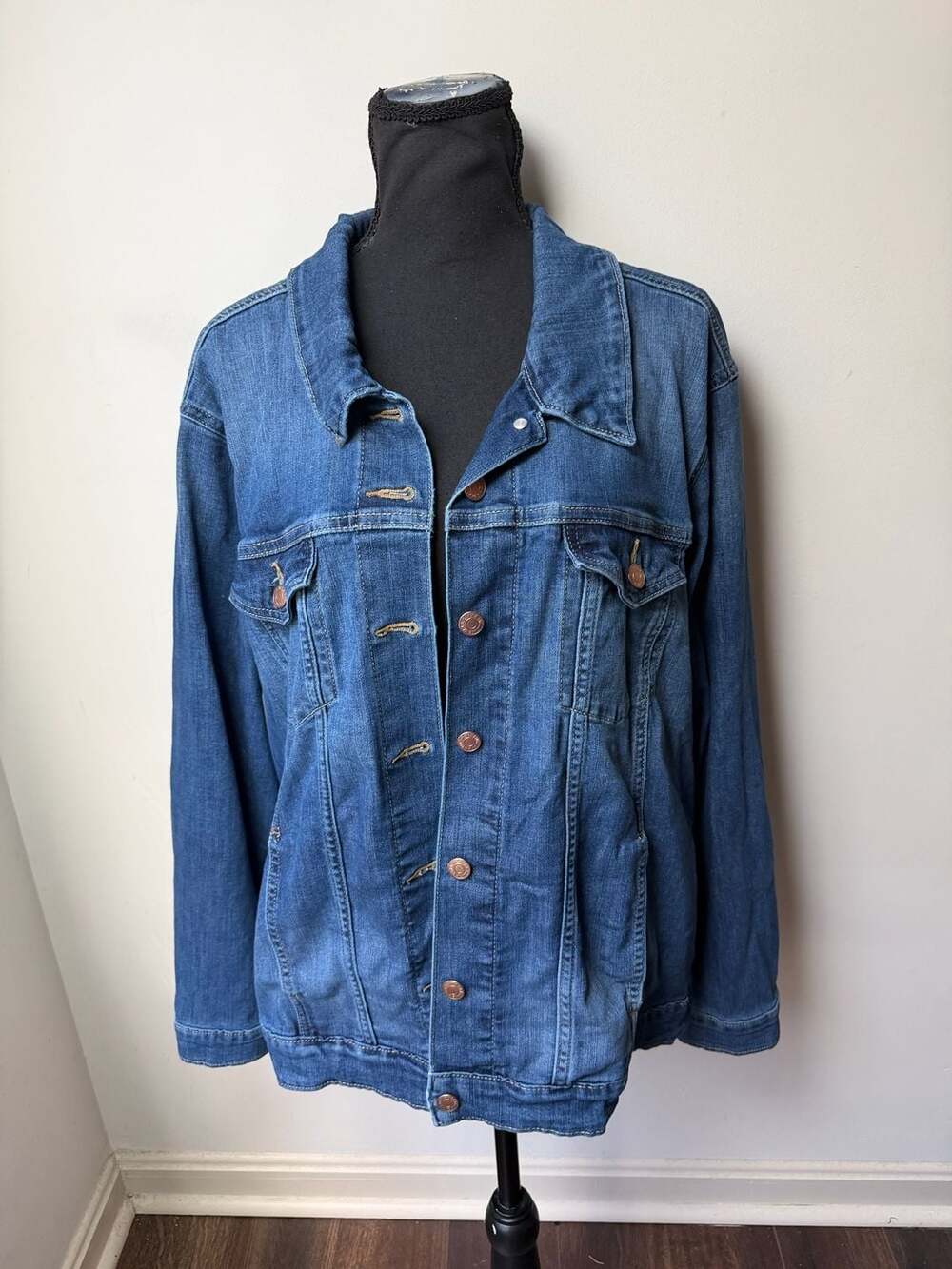 Signature by Levi Strauss & Co. Women's Classic Denim Trucker Jacket